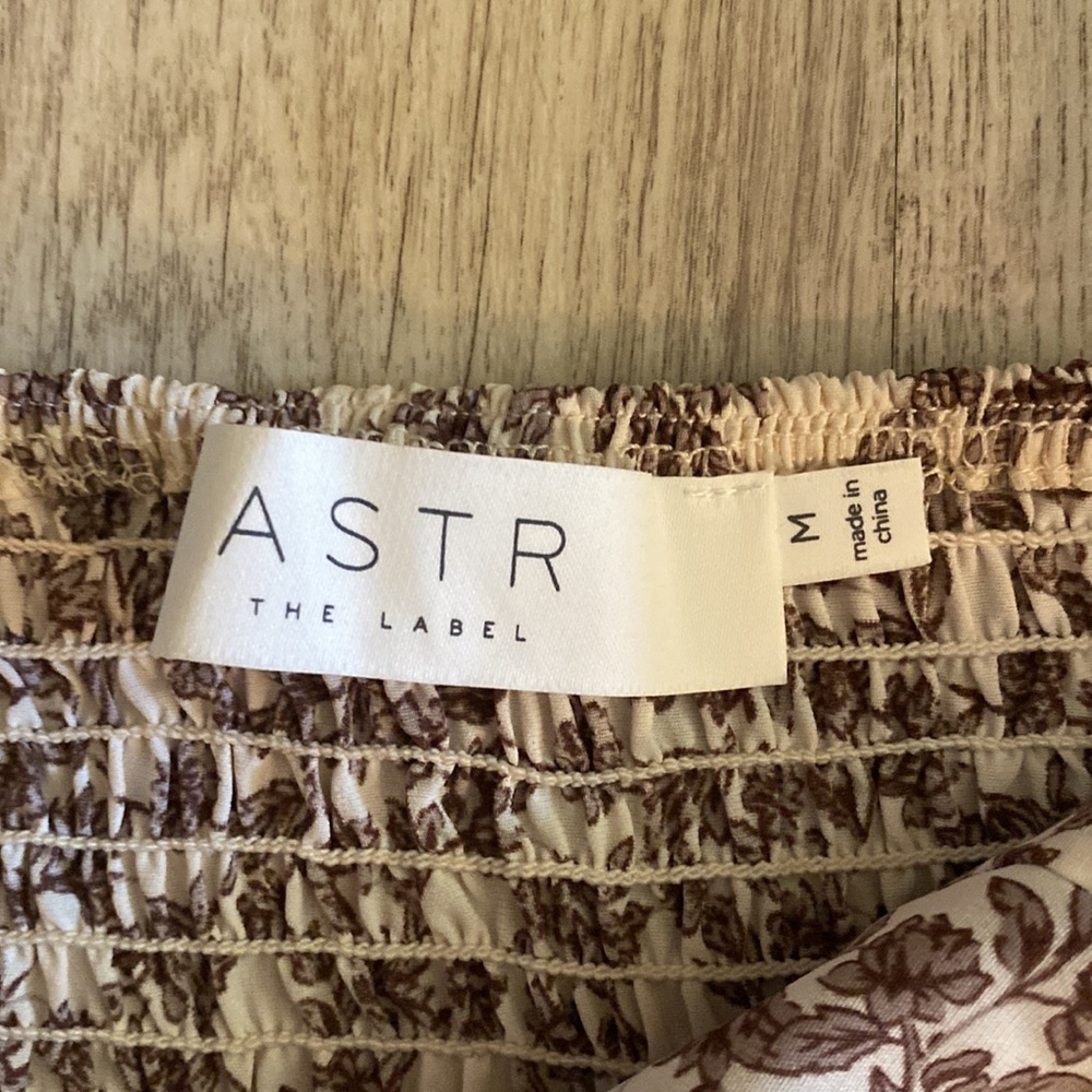 Astr Floral Square-Neck Puff Sleeve Top in Cream and Brown - Picture 4 of 5